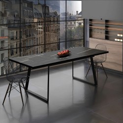 Tavolo allungabile Lavinya piano effetto marmo nero e gambe in metallo nero
