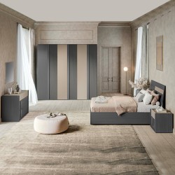 Camera da letto Faba con armadio 6 ante battenti in grigio e talco e letto contenitore...